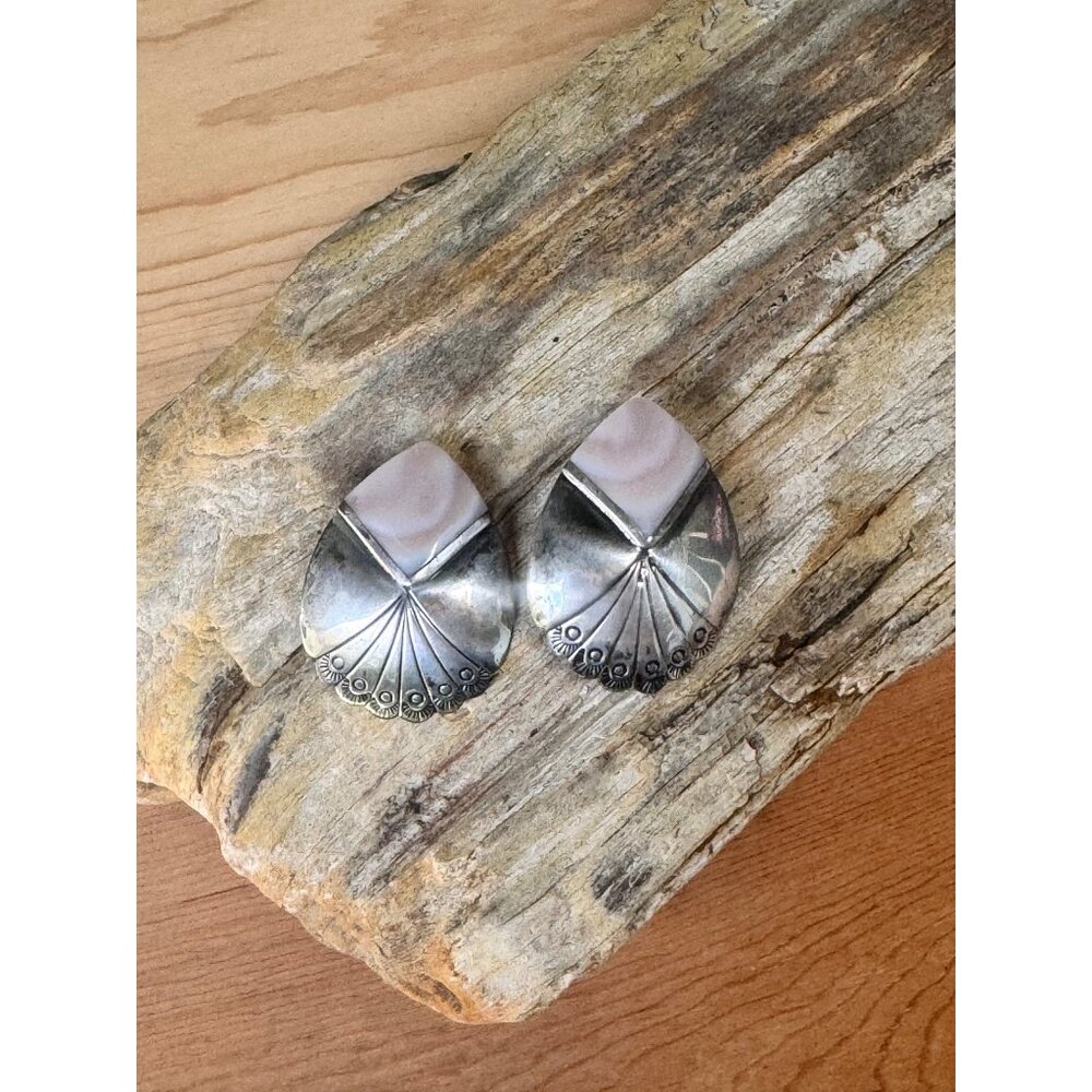 Taxco Sterling Silver Pink Shell Teardrop Earrings With Stamped Design - Picture 6 of 7